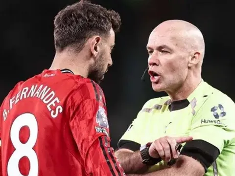 Fernandes không dám nói về trọng tài vì sợ rắc rối như Mourinho