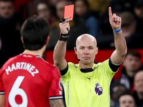 Roy Keane dội gáo nước lạnh vào Michael Carrick