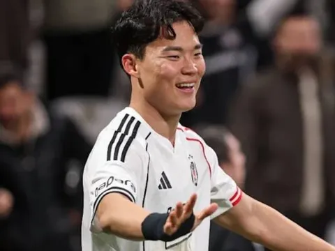 MU săn tiền đạo Hàn Quốc Oh Hyeon-gyu thay Zirkzee