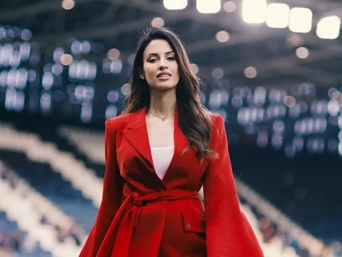Fan phát sốt vì nữ MC trận Atalanta gặp Juve