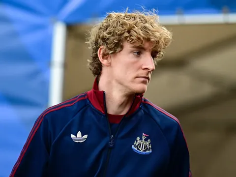 Chelsea chi 80 triệu bảng tranh Gordon với Arsenal