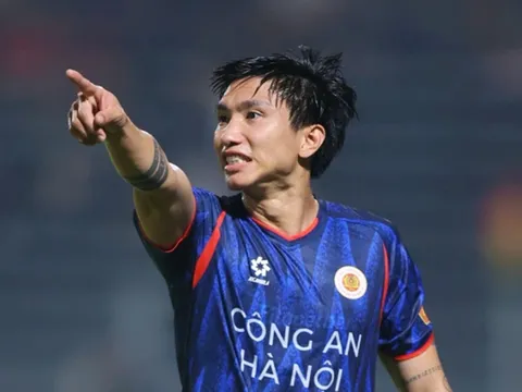 Giá trị Đoàn Văn Hậu giảm sâu chỉ còn 150.000 euro