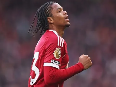 Cơn lốc 17 tuổi Ngumoha thắp sáng hy vọng cho Liverpool