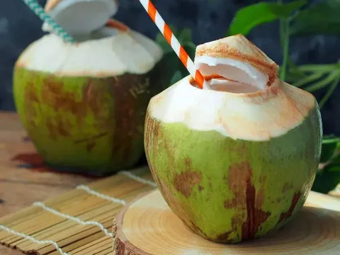 5 người nên thường xuyên uống nước dừa