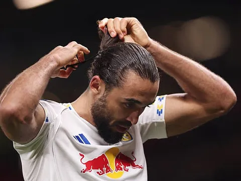 Calvert-Lewin trần tình vụ Lisandro Martinez nhận thẻ đỏ