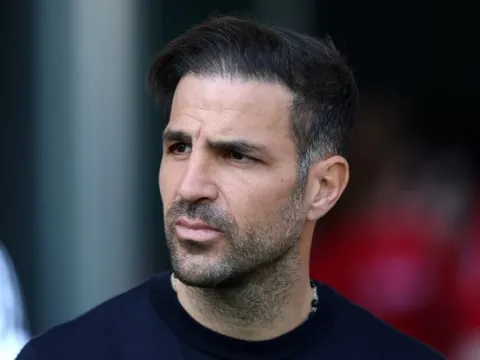 Fabregas dập tắt tin đồn dẫn dắt Chelsea