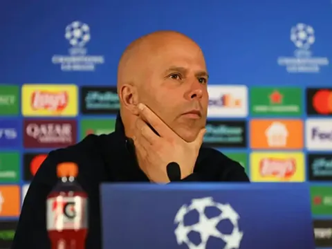 Arne Slot khẳng định Dembele là nút thắt khiến Liverpool bị loại