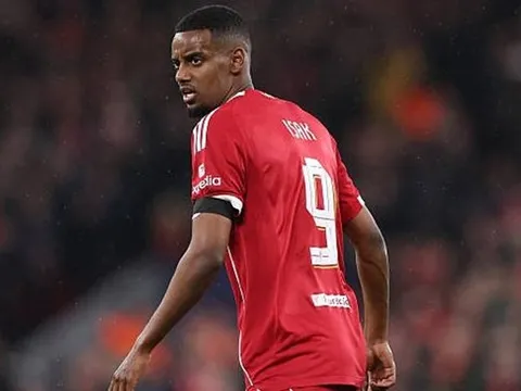 Canh bạc Alexander Isak kéo sập hy vọng của Liverpool