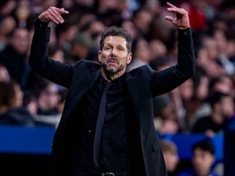 Simeone trừng phạt sai lầm hệ thống của Hansi Flick