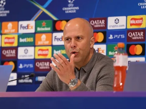 Arne Slot tin tương lai Liverpool vẫn rực rỡ dù bị loại khỏi C1