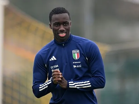 MU chi 35 triệu bảng mua Michael Kayode thay Mazraoui