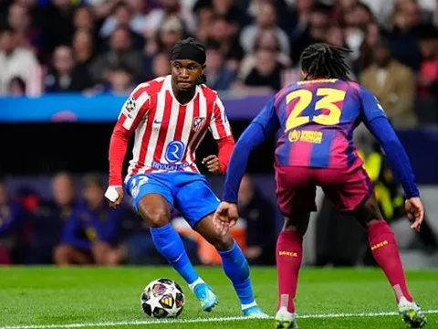 Lookman gọi trận thắng Barca là tàu lượn siêu tốc