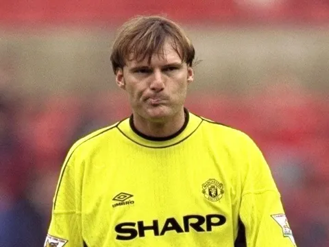 Cựu thủ môn Man Utd hối hận tột cùng vì rời bỏ Sir Alex