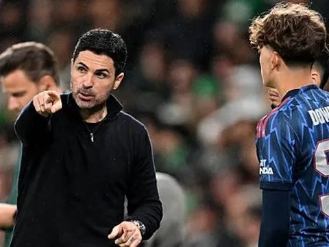 Đã đến lúc Arteta dùng sự ngây thơ của Dowman cứu Arsenal