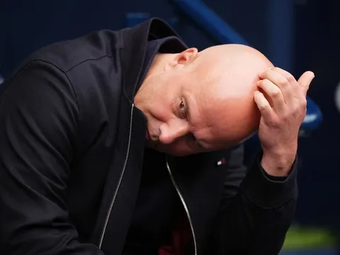 Bị PSG loại cay đắng, Arne Slot hứng bão chỉ trích