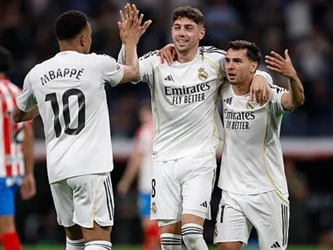 Fan Bayern bắn pháo hoa quấy rối Real Madrid lúc nửa đêm
