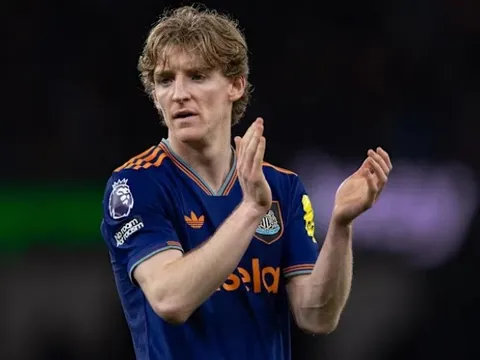 Tin đồn chuyển nhượng tối 15/4: Casemiro chốt bến đỗ mới; Arsenal tranh Anthony Gordon