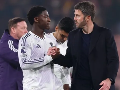 Van der Sar khẳng định Carrick không thể thiếu Kobbie Mainoo