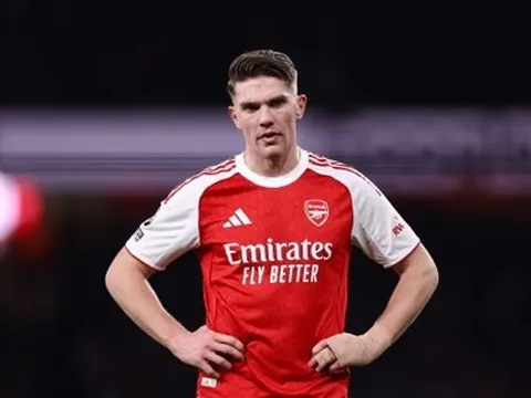 HLV Sporting đáp trả việc Gyokeres chê mặt cỏ Emirates