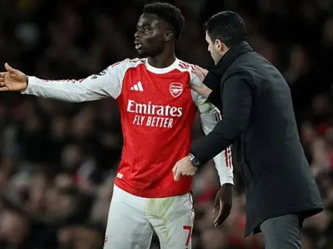 Saka lỡ tứ kết C1, nguy cơ ngồi ngoài đại chiến Man City