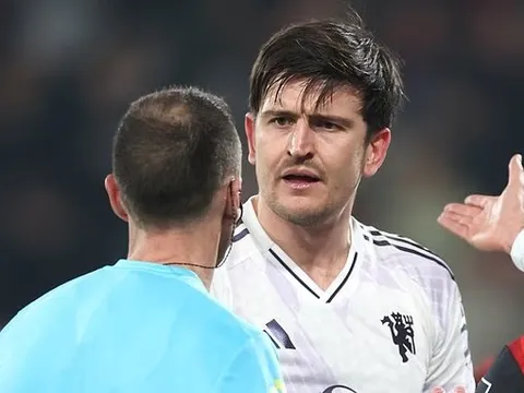 Chửi trọng tài khiến Maguire lỡ đại chiến Chelsea
