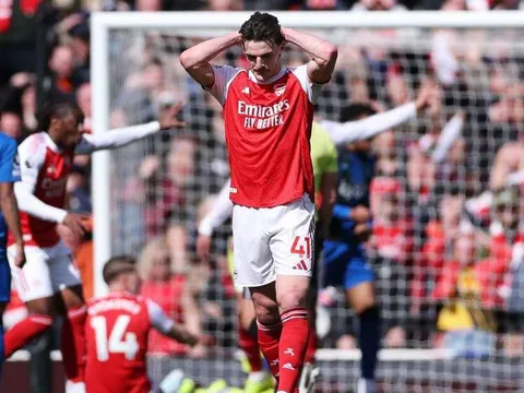 Biến động Ngoại hạng Anh: Tottenham đối diện "cửa tử"; Arsenal đánh rơi cúp?