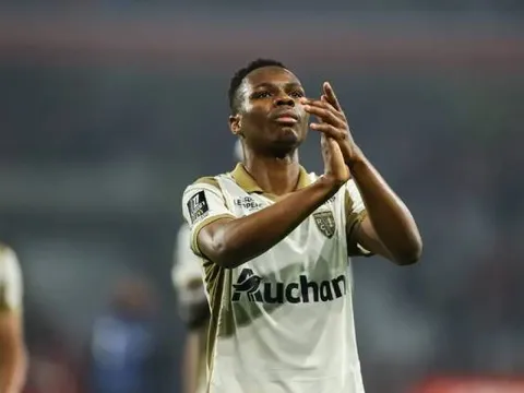 Vá tuyến giữa, MU săn Mamadou Sangare 40 triệu bảng