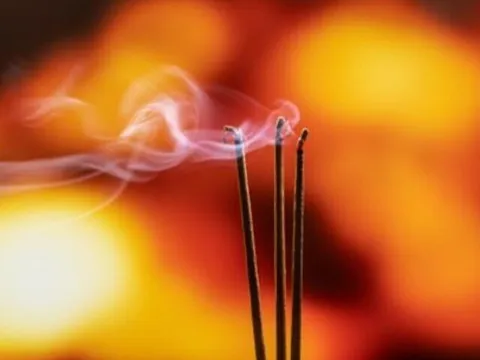 Văn khấn cúng mùng 1 tháng 3 năm Bính Ngọ 2026 đầy đủ nhất, 3 khung giờ đại kỵ không thắp hương ngày đầu tháng