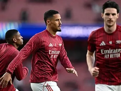Chris Sutton chê William Saliba không còn là chính mình