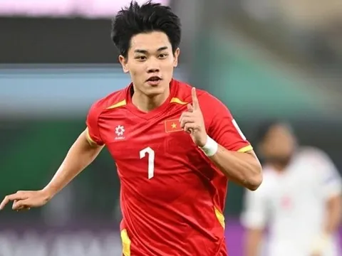 Điểm tin bóng đá Việt Nam 16/4: Đình Bắc mơ xuất ngoại; Ninh Bình thay huấn luyện viên