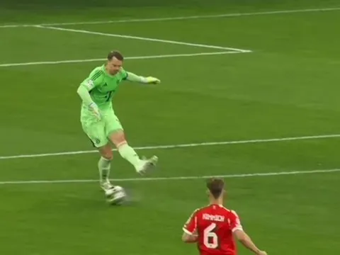 Manuel Neuer nhận mưa gạch đá vì sai lầm trước Real Madrid