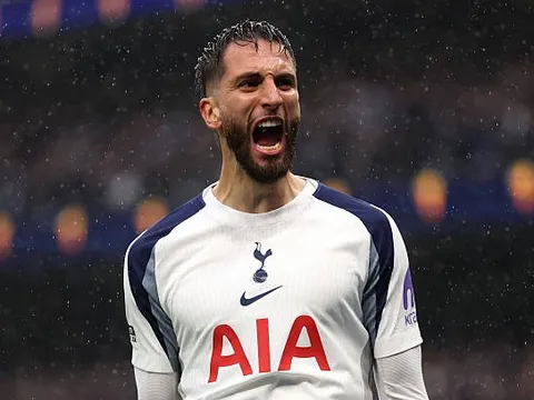 Chật vật trụ hạng, Tottenham nhận cú hích từ viện binh