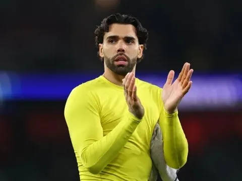 Nghệ thuật làm chủ nhịp độ của Raya cứu nguy cho Arsenal