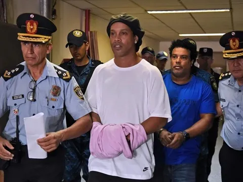 Ronaldinho trải lòng về "quãng thời gian tồi tệ nhất" trong nhà tù Paraguay