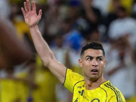 Ronaldo nén đau đến nôn mửa để đá cho Al Nassr