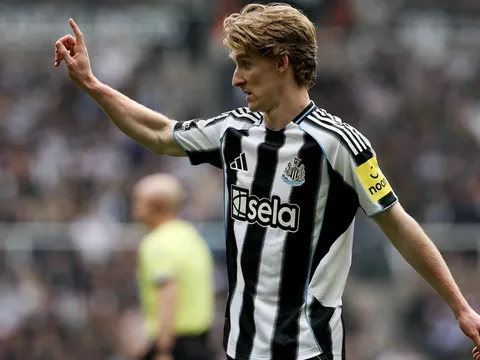 Anthony Gordon tìm đường rời Newcastle mùa hè này