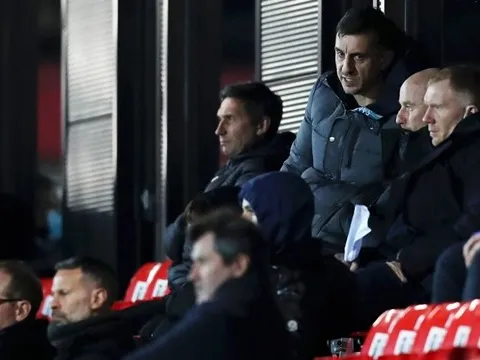 Dàn huyền thoại MU chia rẽ về kết quả trận đại chiến với Chelsea