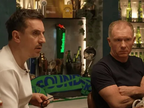 Neville sốc khi Scholes dự đoán Man City vùi dập Arsenal