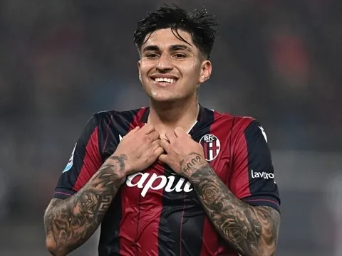 Man United nên chiêu mộ Santiago Castro để thay thế Zirkzee