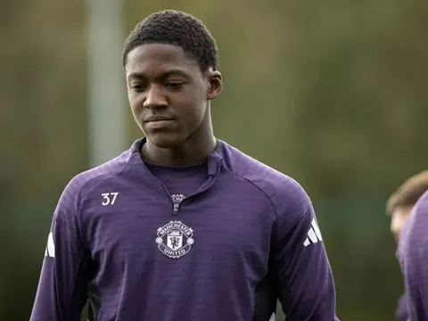 Kobbie Mainoo trở lại tập luyện trước đại chiến Chelsea