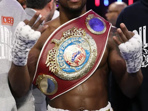 Trận tái đấu Keyshawn Davis và Nahir Albright chính thức chốt lịch ngày 16/5 trên DAZN