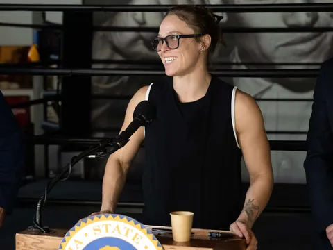 Ronda Rousey đáp trả những chỉ trích về tuổi tác khi tái xuất: 'Đâu phải buồng trứng của tôi lên sàn đấu'