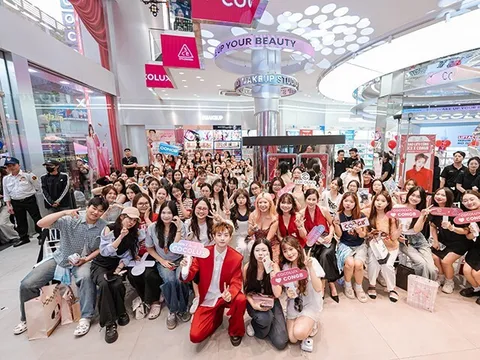 Flagship Cocolux chật kín khi CongB dự sự kiện Cocolux x 3CE