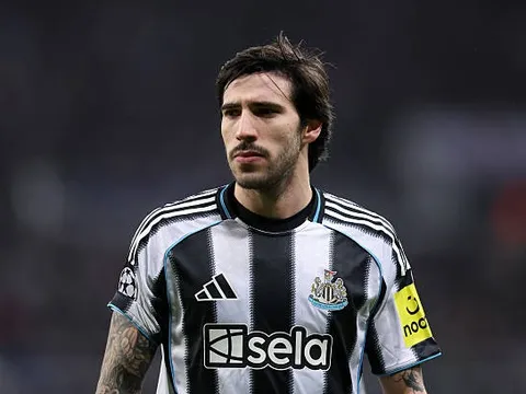 Rẻ bằng 1/3 Tonali, Agoume là món hời lớn của Man Utd