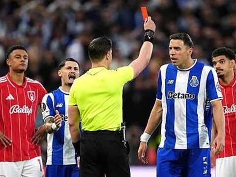 Forest hạ 10 người Porto để vào bán kết Europa League