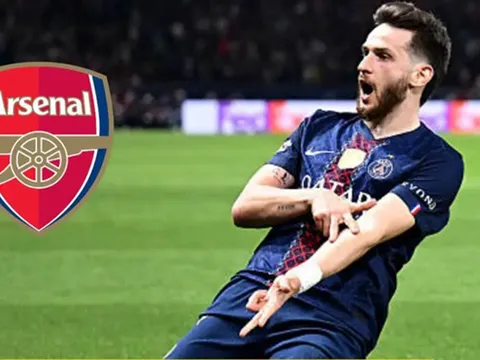 Ornstein khẳng định Arsenal không có cửa mua Kvaratskhelia