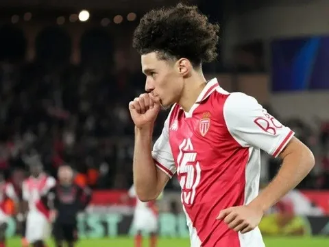 Liverpool nhắm Maghnes Akliouche thay thế Mohamed Salah