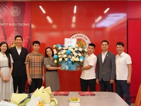 Công an Hà Nội trói chân 5 ngôi sao bằng bản hợp đồng dài hạn