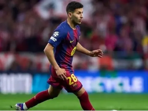 Roony Bardghji cân nhắc rời Barca vì không thể cạnh tranh với Lamine Yamal