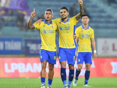 Đêm diễn chói sáng của Hoàng Hên giúp Hà Nội ngược dòng